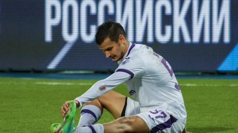 Форвард «Уфы» Кротов удален на 6-й минуте матча с «Динамо»