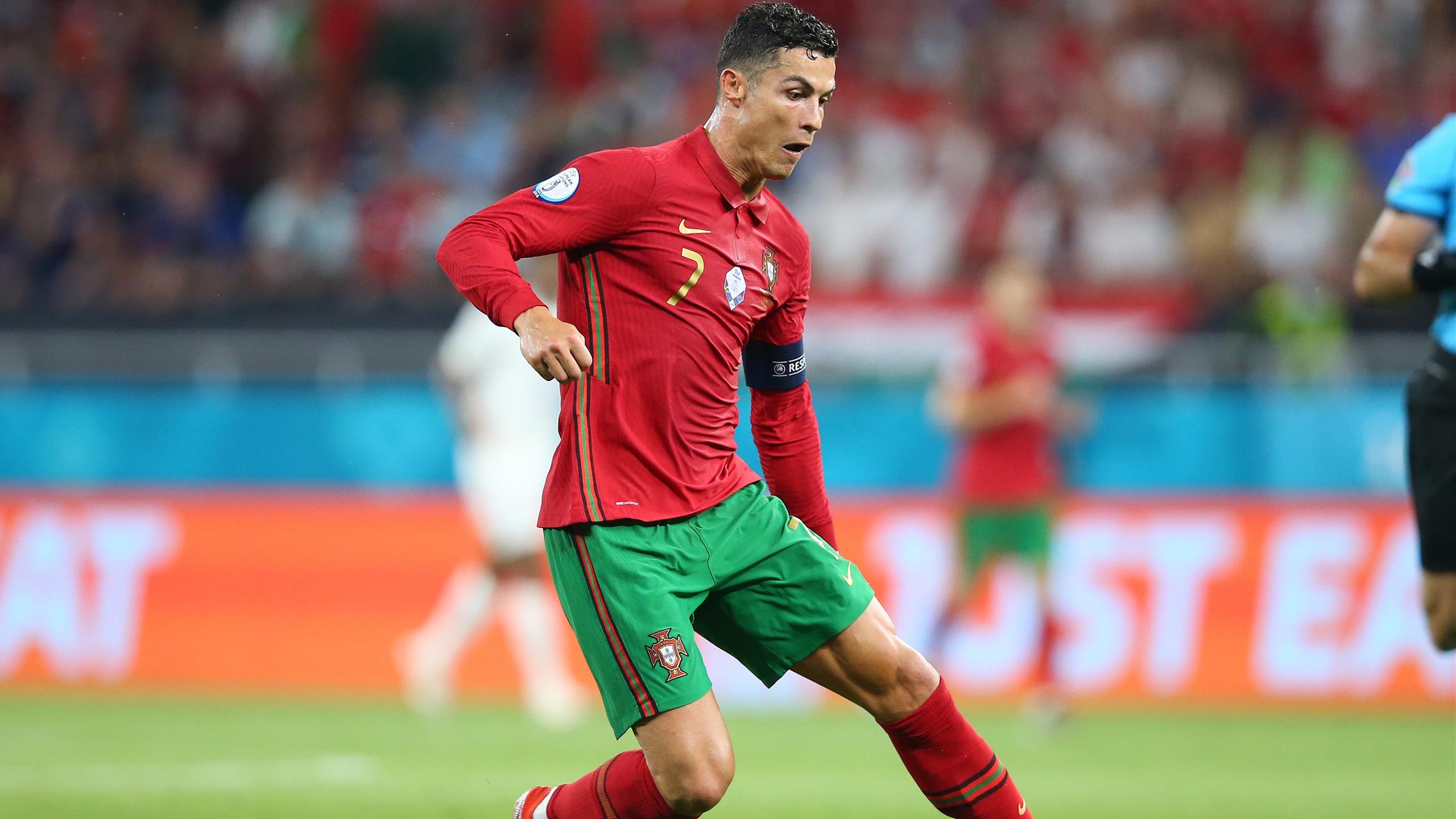 Футболист але. Ronaldo 2021 Португалия. Криштиану Роналду евро 2020. Криштиану Роналду Португалия. Роналду на чемпионате Европы 2021.