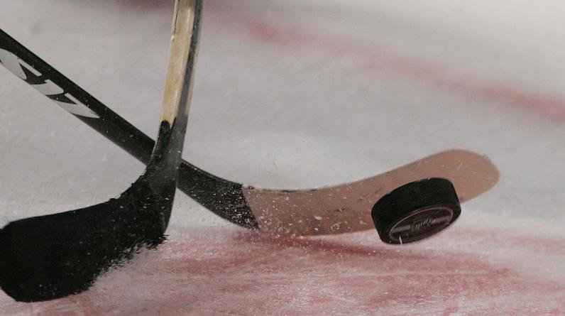 НХЛ перенесла три матча из-за коронавируса