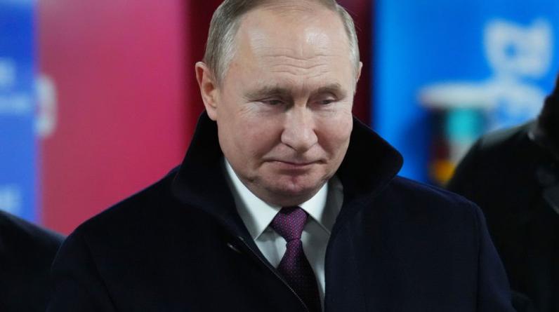 Путин поздравил Большунова с дебютной победой на Олимпиаде в карьере